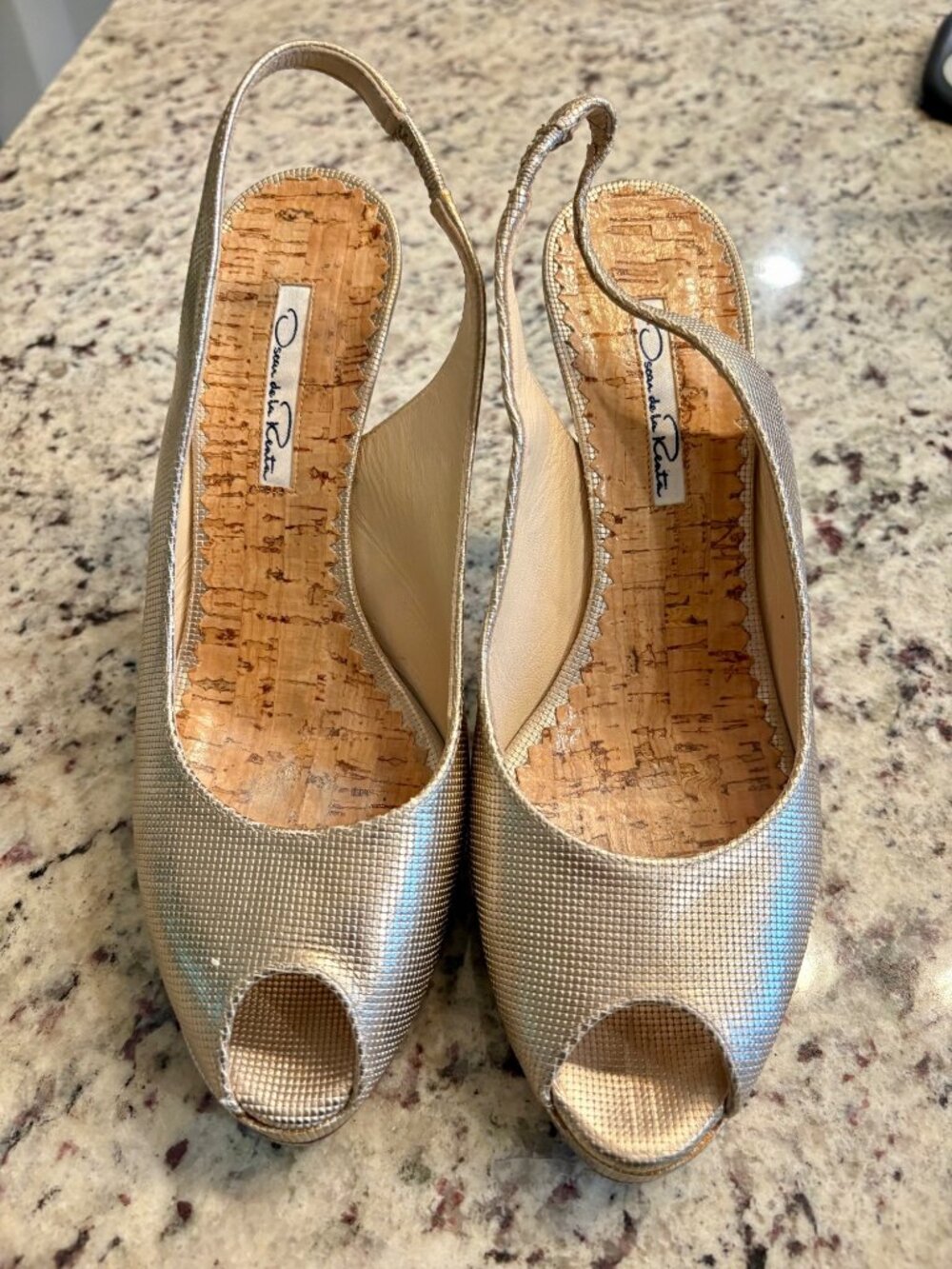 Oscar De La Renta Peep Toe Slingback Gold Textured Heels 38.5